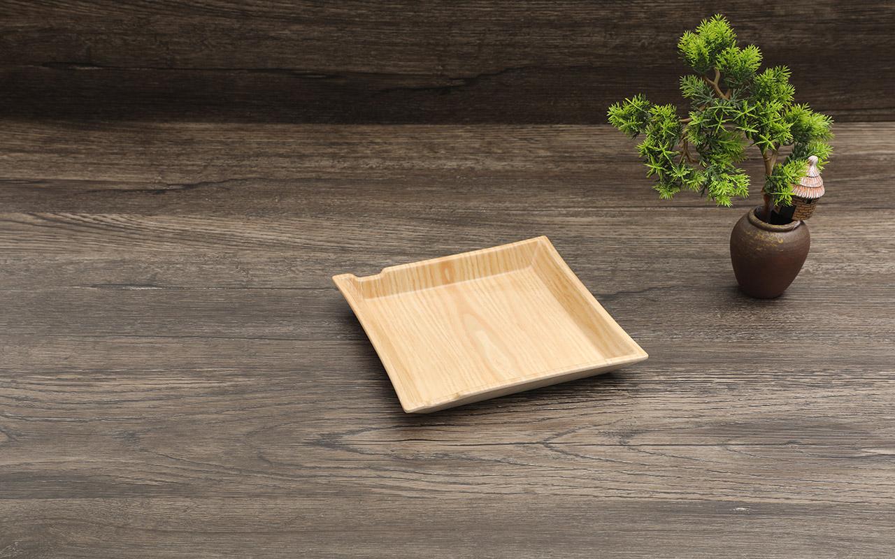 木纹餐桌餐具